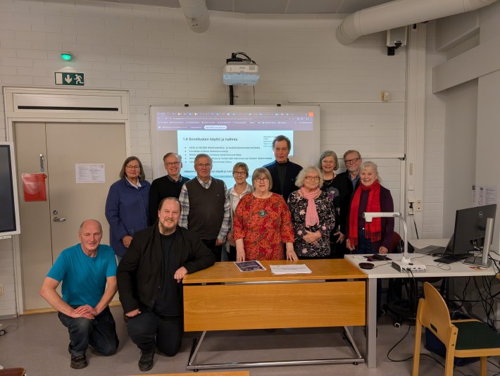 Tekoälyn uusia tuulia ja oppimisen intoa Digisiivet 55+ luokkakokouksessa